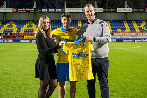 Wisselsponsor tijdens wedstrijd van RKC Waalwijk