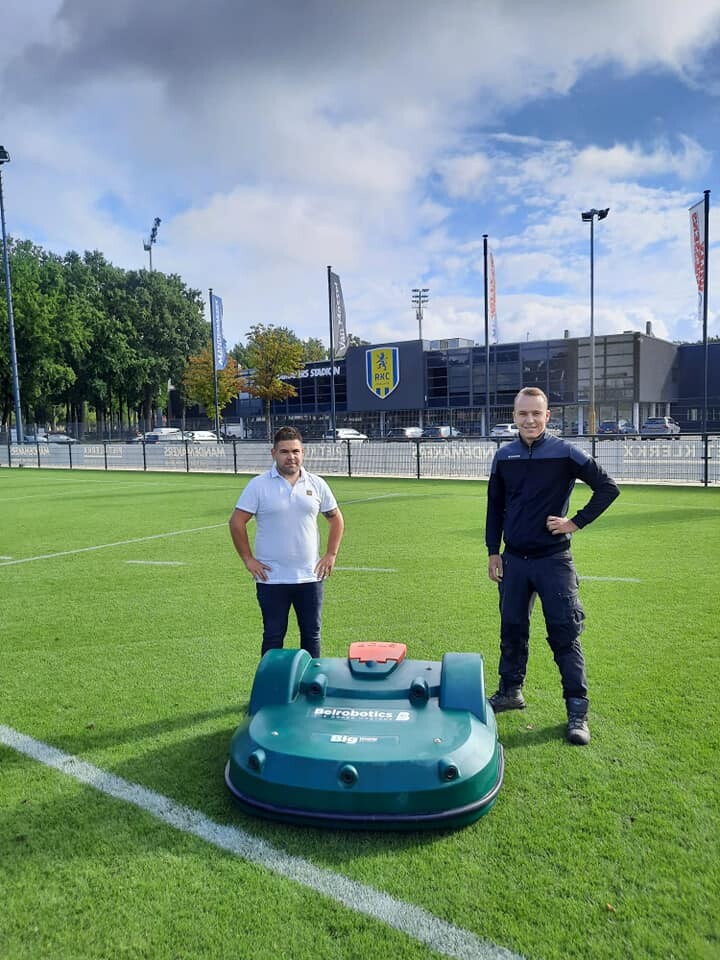 RKC Waalwijk is de eerste BVO die gebruik maakt van een professionele robotmaaier
